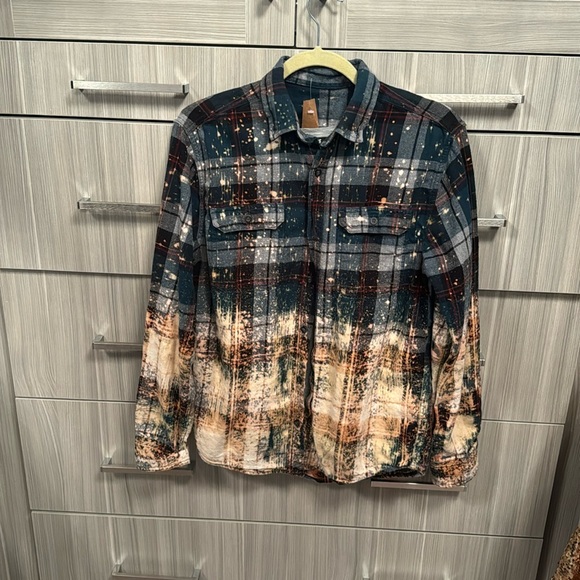 Fun, button up fleece shirt.  Front pockets with buttons. - Picture 1 of 3